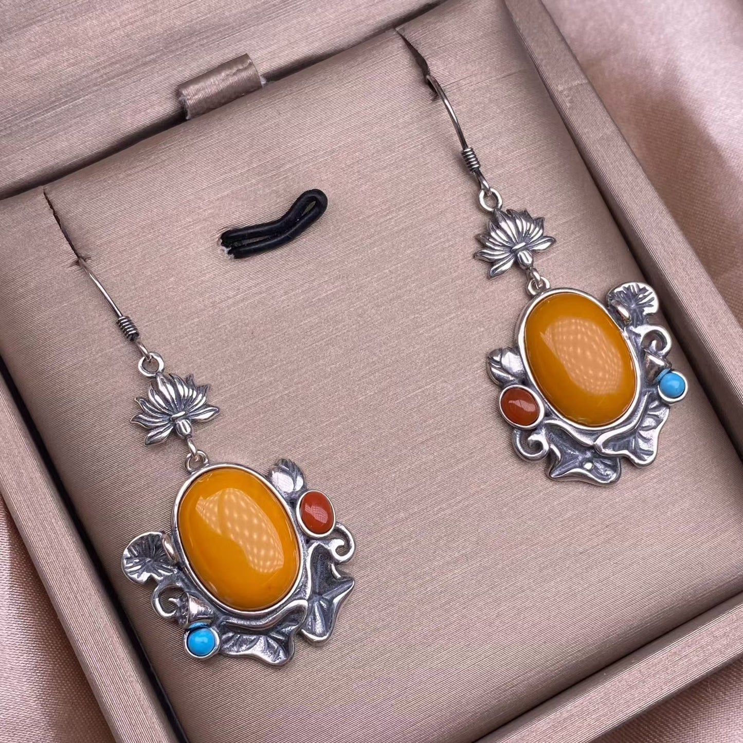 beeswax S925 earing.